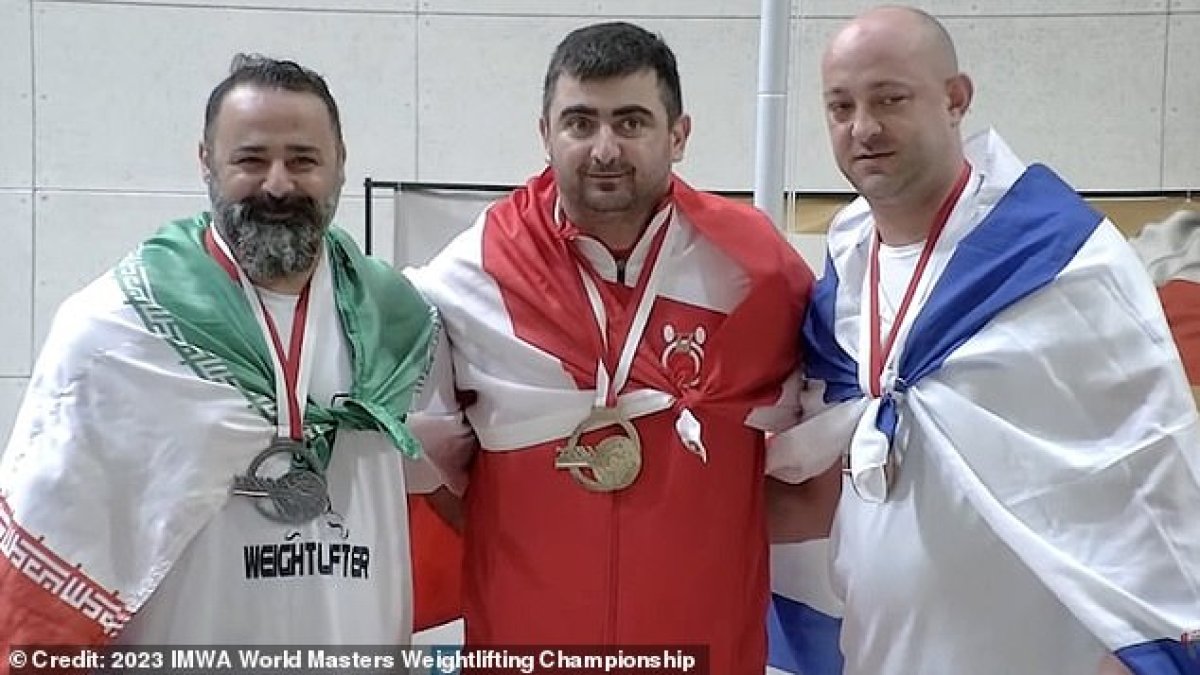 İran, milli halterciye cezayı böyle kesti: İsrailli sporcuyla el sıkışmanın faturası ağır oldu