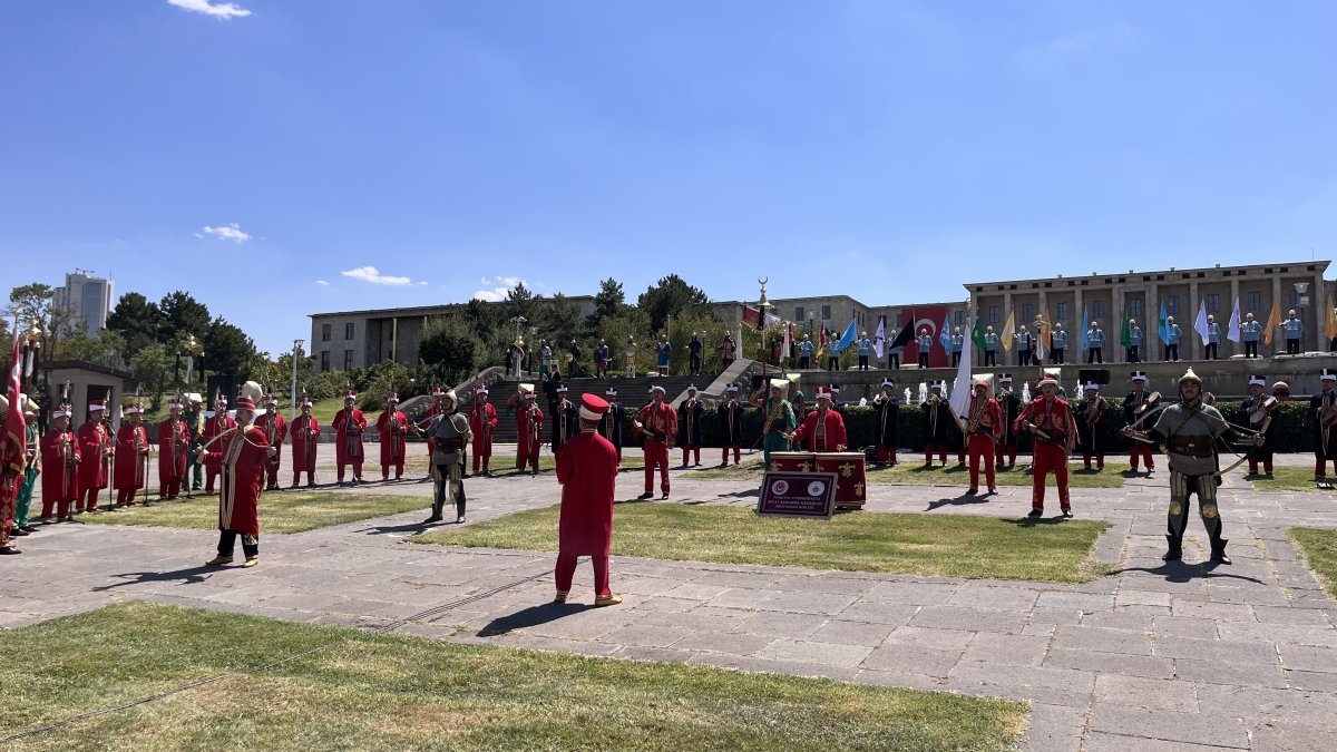 Ankara'da 30 ağustos nedeniyle resmi geçit düzenlendi