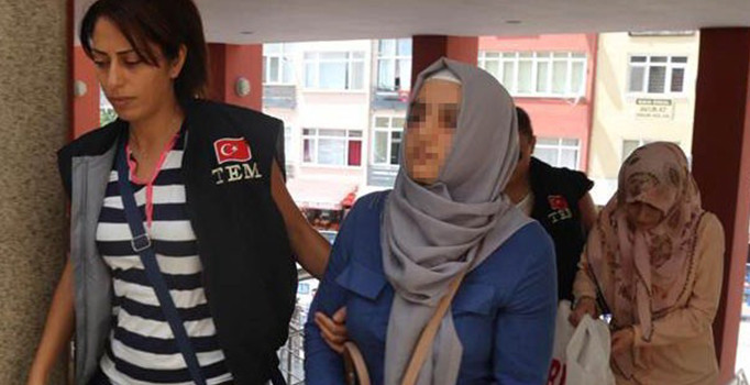 Gülen'in akrabası olan, cemaatte 'abla' olarak tanımlanan Ş.G. ile E.D. yakalandı
