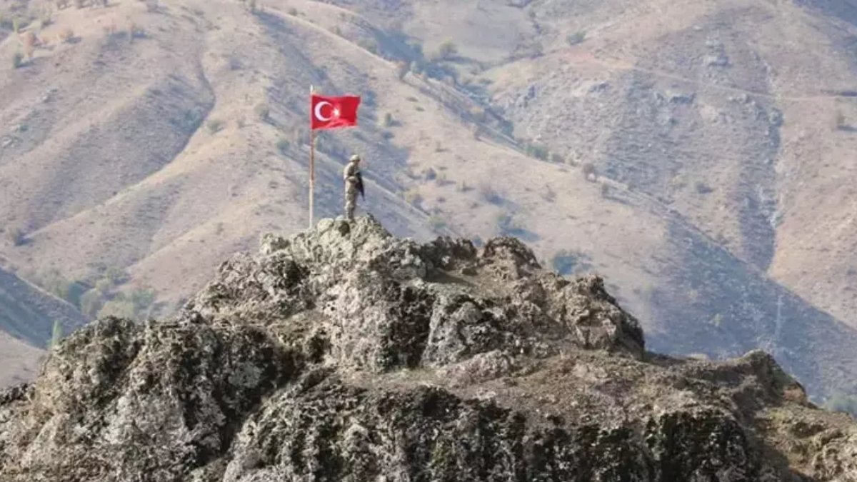 İçişleri Bakanı Ali Yerlikaya duyurdu: 4 PKK'lı terörist teslim oldu