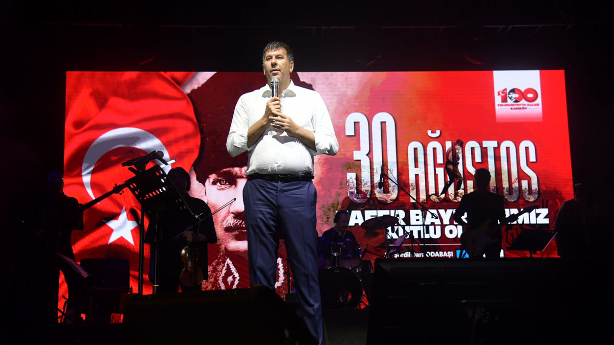 Başkan Odabaşı: “Hiç kimse kadıköy’de ne içildiğine, ne giyildiğine karışamaz”