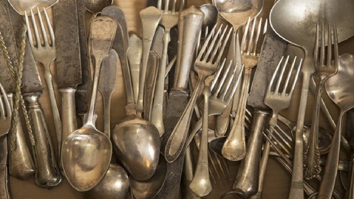 Paslanmış çatal bıçağı gıcır gıcır parlatan yöntem! Yenisine para harcamayın…basit ve etkili