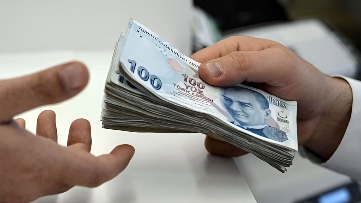 Milyonların beklediği zam nihayet geldi! Memur ve memur emeklileri yeni yılda cebini dolduracak