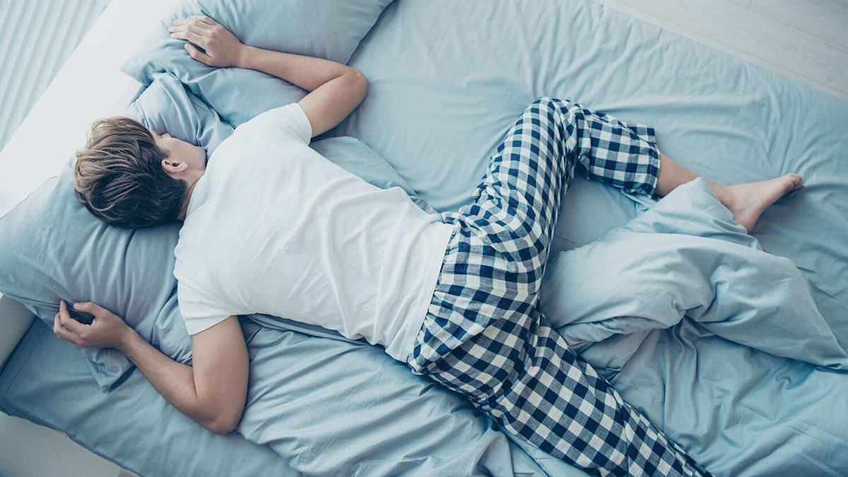 Böyle uyuyanlar erken yaşlanıyor! Prof. Dr. Osman Müftüoğlu'dan yanlış uyuma pozisyonu uyarısı