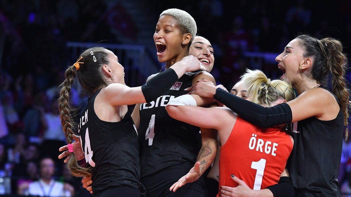 Filenin Sultanları yarı final arenasında: Sultanlar final için sahnede