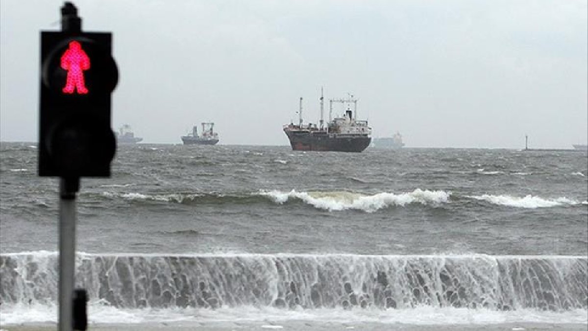 Çinli yetkililer felakete hazırlanıyor: ‘Kırmızı alarm’ borsayı kapattırdı