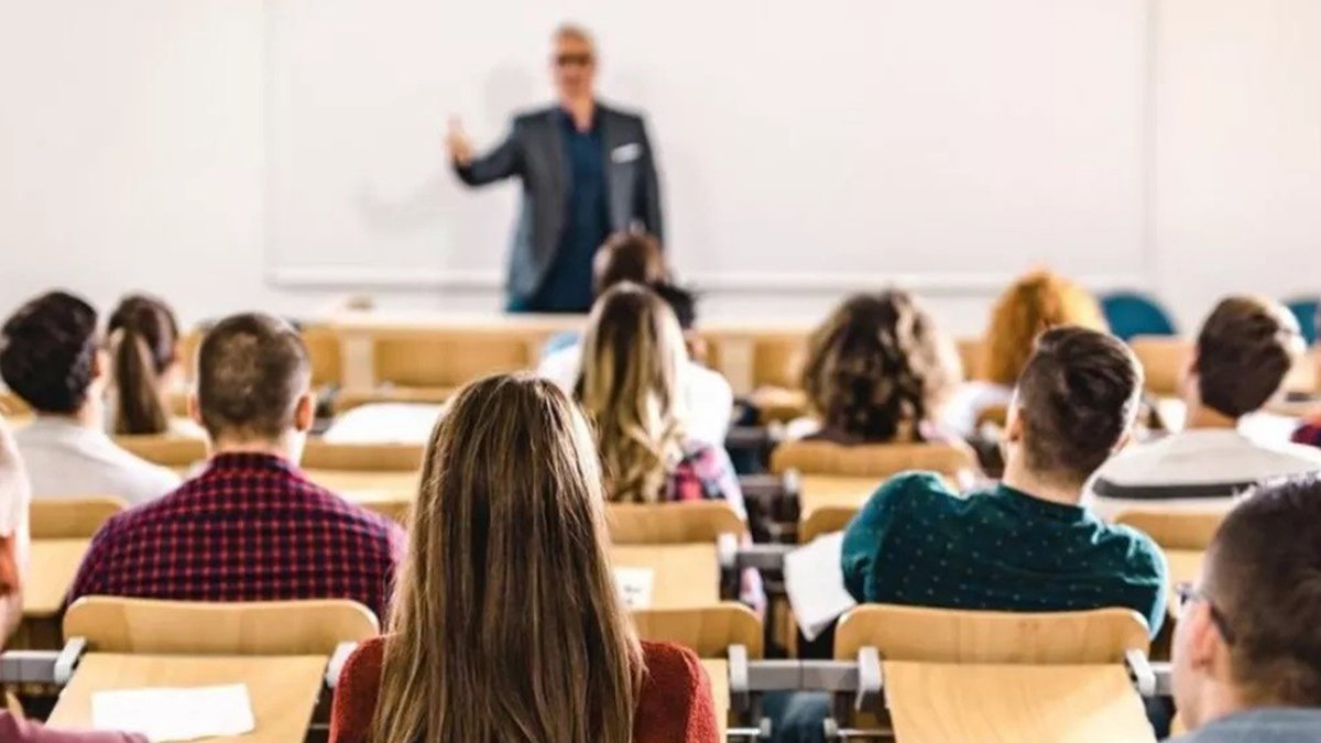 Yabancı öğrencilere sınavsız 48 saatte kayıt: Türkiye'de oturum izni almanın yolu vakıf üniversiteleri