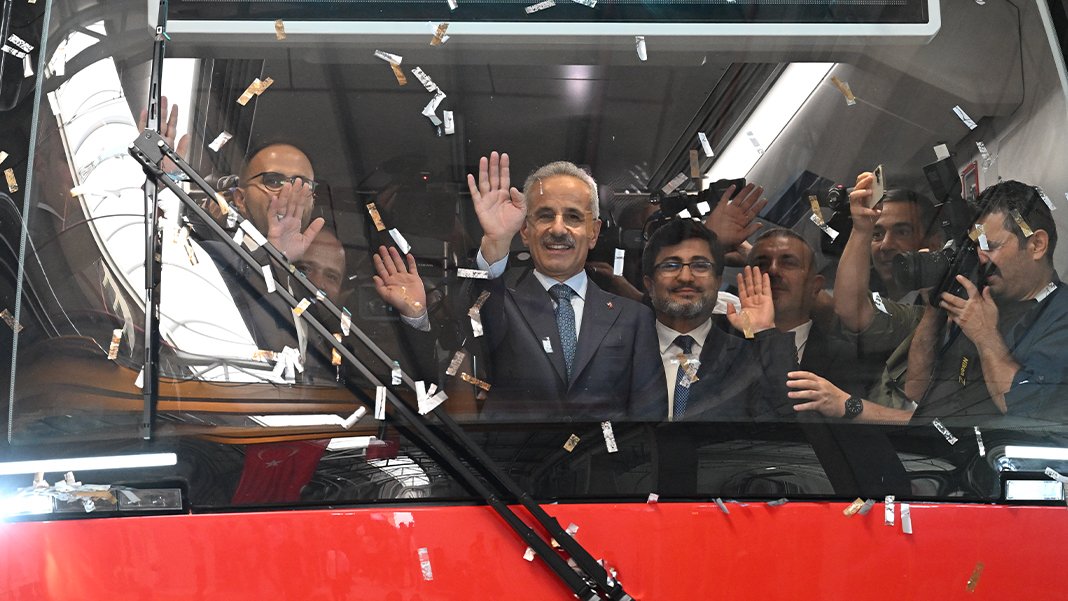 İlk yerli ve milli sürücüsüz metro aracı sefere hazır