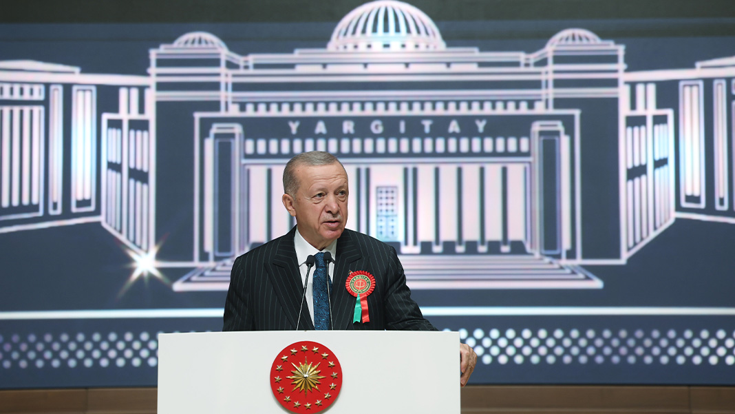 Erdoğan 'Adalet mahkeme salonlarında tecelli eder' diyerek konuştu: Sosyal medya mahkemeleri toplum için büyük tehlike