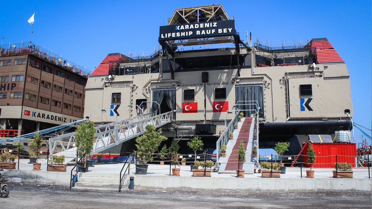 'Yüzen okul'da sınava hazırlanmışlardı: 350 depremzede öğrenci üniversiteye yerleşti