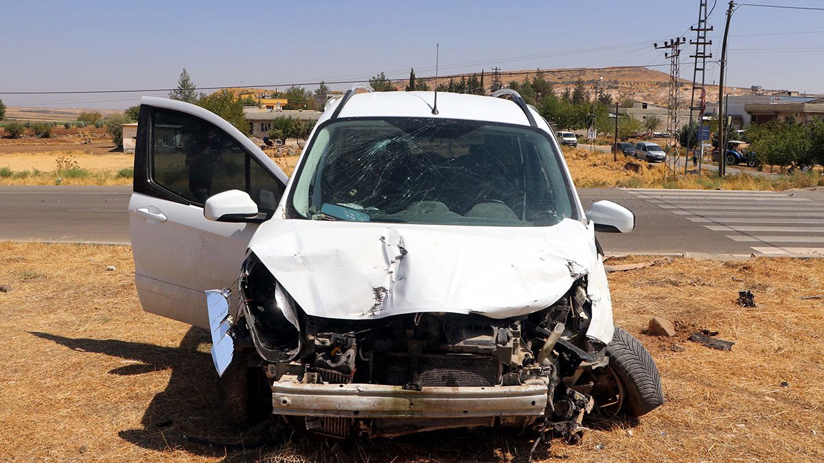 Gaziantep'te feci kaza! Otomobille hafif ticari araç çarpıştı: 3 ölü, 6 yaralı