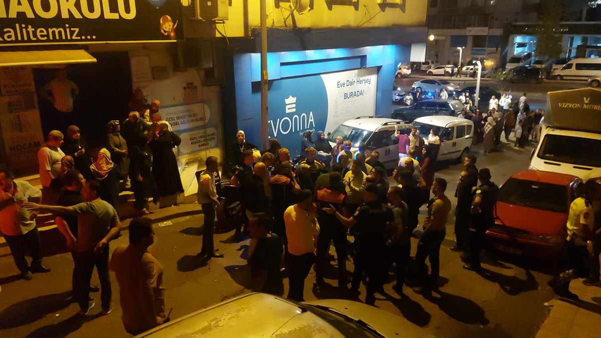 Gelinin ağabeyi konvoyun önünü kesmek isteyince kavga çıktı: 4 yaralı