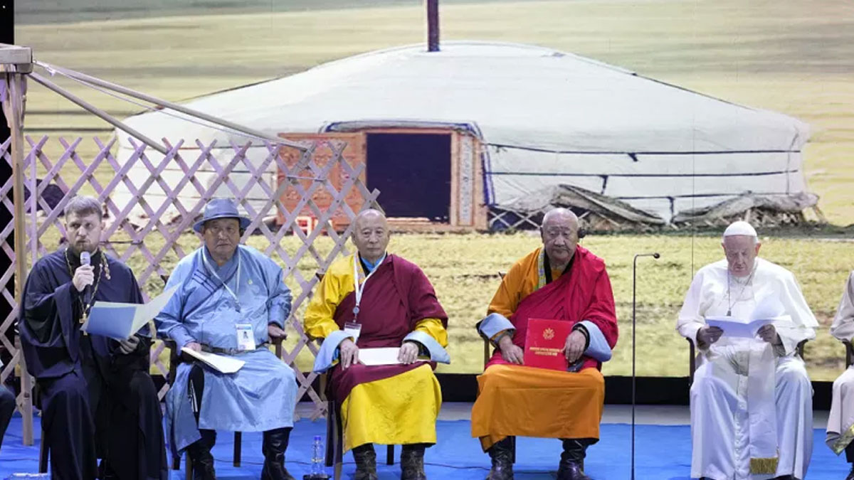 Moğolistan ilk kez Papa Francis'i ağırladı