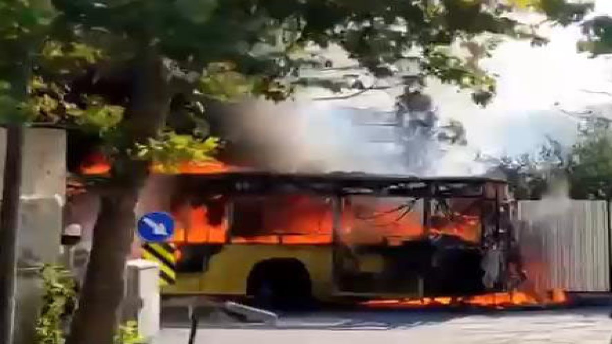 Büyükçekmece'de İETT otobüsü alev alev yandı