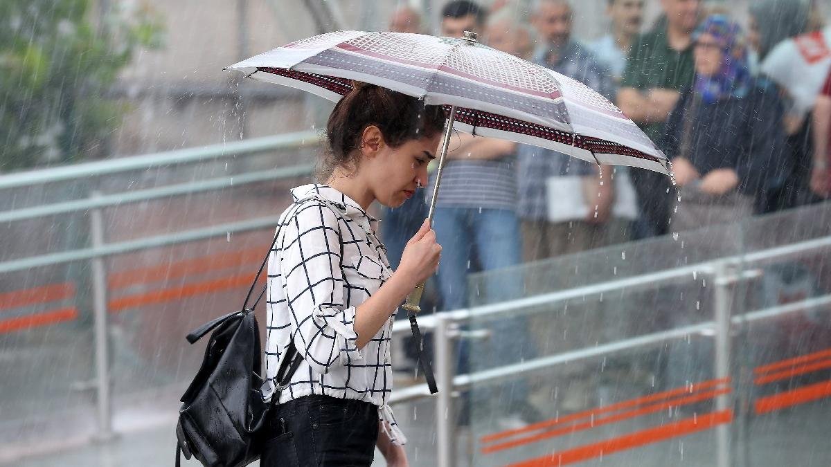 Meteoroloji'den 46 ile sağanak ve fırtına uyarısı: Şemsiyesiz çıkmayın