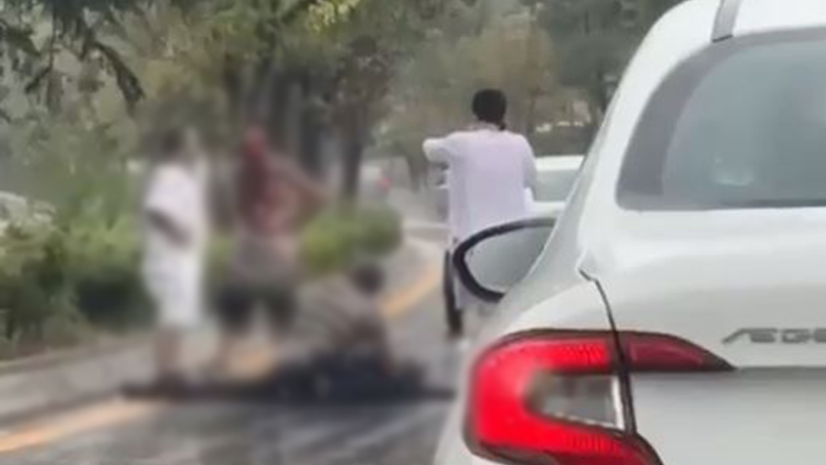 Yol verme tartışması faciayla bitti: Kavgayı ayırmak isteyen eşini öldürdü!