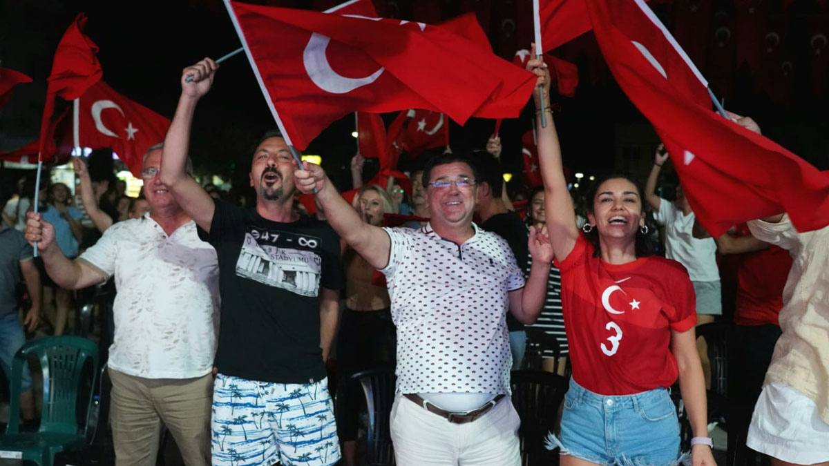 Şampiyonluk coşkusu Atapark’ta yaşandı