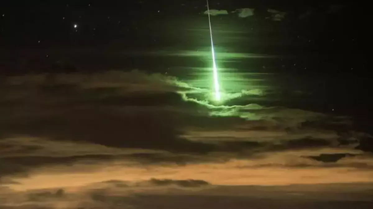 Herkesin hayaliydi! Geçtiğimiz gün düşen meteorun parçası bulundu! Satışa çıkarıldı. Fiyatı dudak uçuklatıyor...