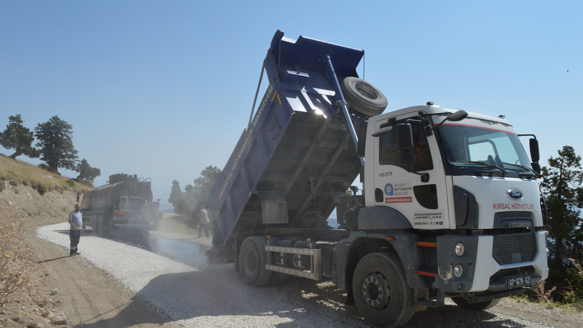 Söbüce yaylası grup yolunda asfalt çalışması