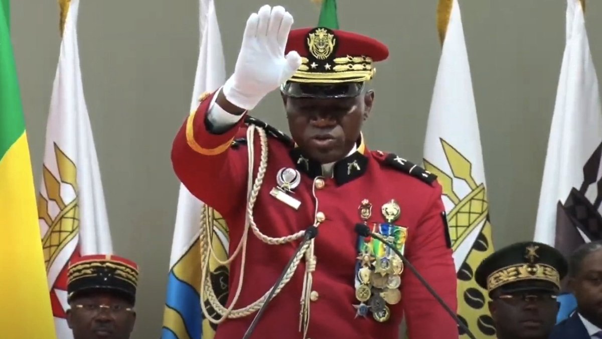 Geçici devlet başkanı yemin etti: Gabon'da Nguema'ya 'cumhurbaşkanı' sıfatı