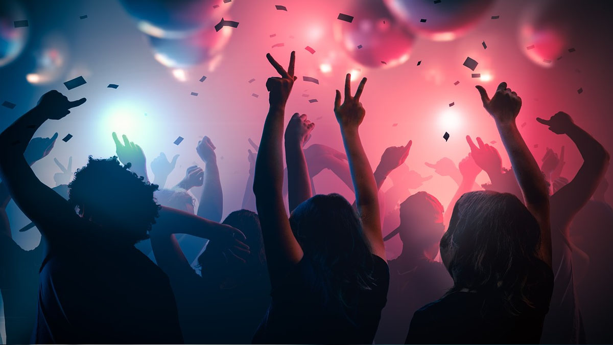 En çok bunlar dinleniyor! 2023 yazının favori müzikleri: Aynı şarkıları dinlemekten bıkanlar için dev liste...