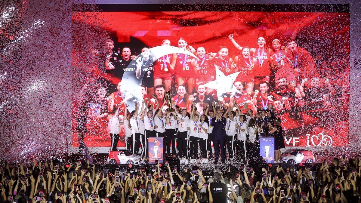 Filenin Sultanların'dan görkemli kutlama: Avrupa şampiyonluğu vatandaşlarla birlikte kutlandı