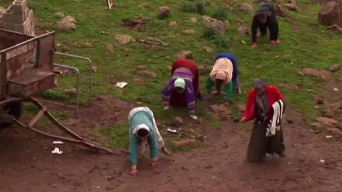 Dünya Hataylı Ulaş ailesini konuşuyor! 2 değil 4 ayak üzerinde yürüyorlar: Sebebi ise korkunç...