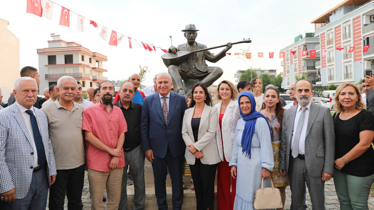 Efeler’den büyük ozanın anısına armağan