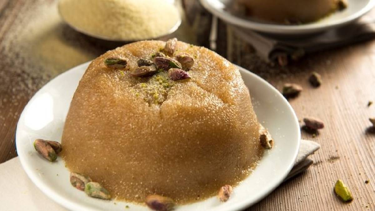 Tarihi irmik helvasını herkes yanlış yapıyormuş! Bu helvanın lezzetine doyum olmayacak: Tabak tabak gidiyor