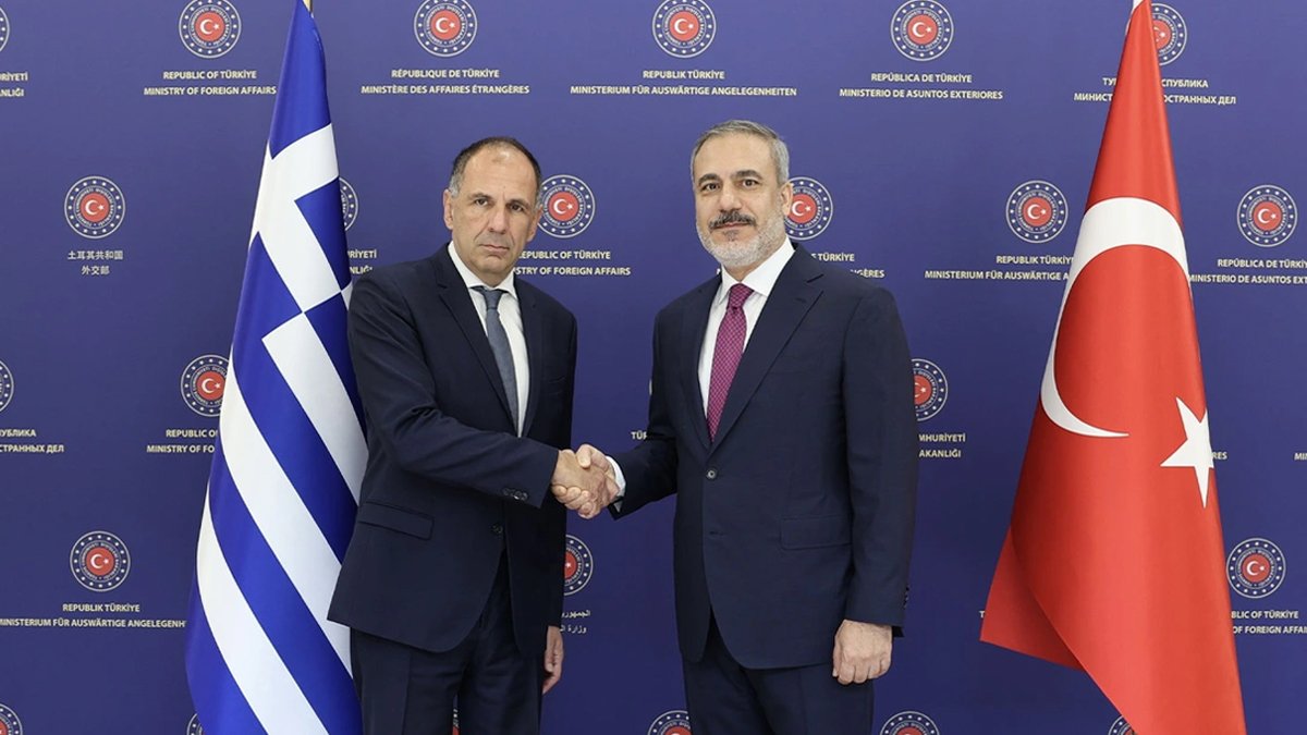 Ο υπουργός Φιντάν συναντήθηκε με τον Έλληνα ομόλογό του