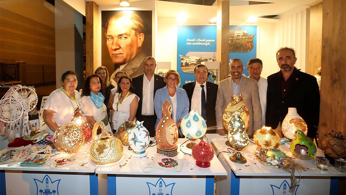 Konak Belediyesi’nin Fuar standı yoğun ilgi görüyor
