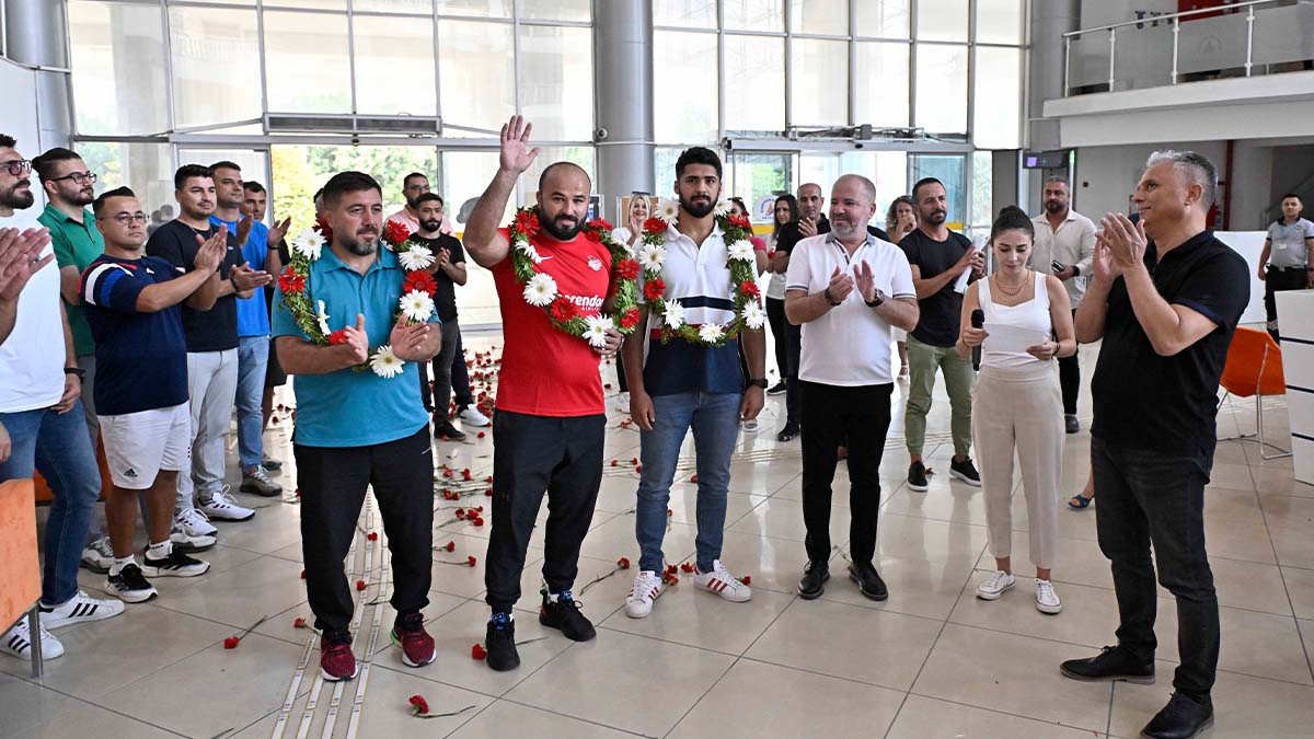 İlk şampiyona coşkulu kutlama