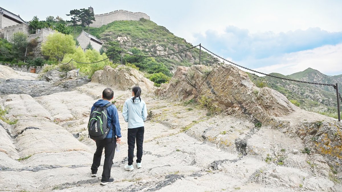 Kestirme yol için Çin Seddi’ni yıktılar