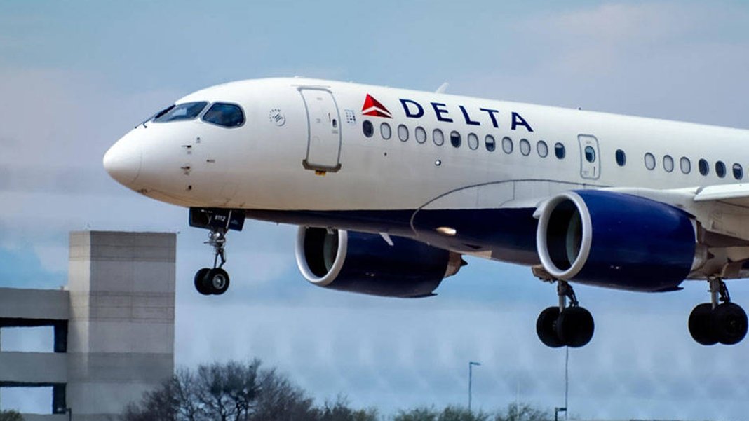 Yolcu ishal oldu, uçak acil iniş yaptı: Pilot ‘biyolojik tehlike’ ihbarında bulundu