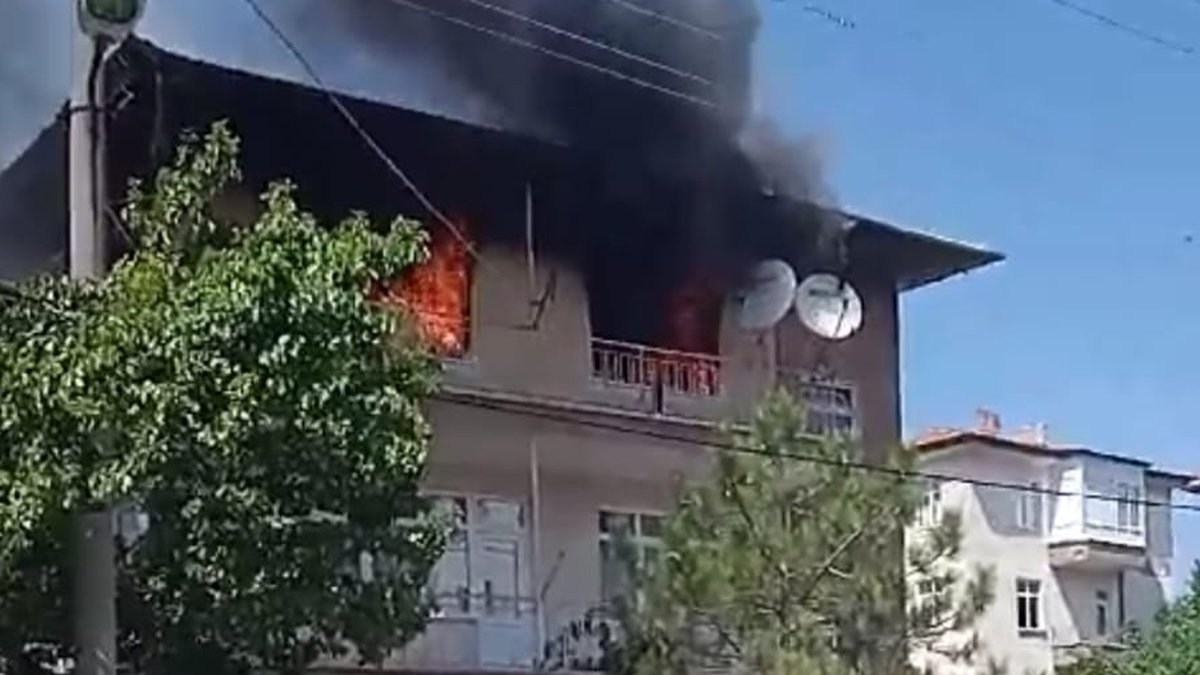 Cezaevinden çıktı, ortalığı birbirine kattı: Babasından harçlık alamayınca evi ateşe verdi