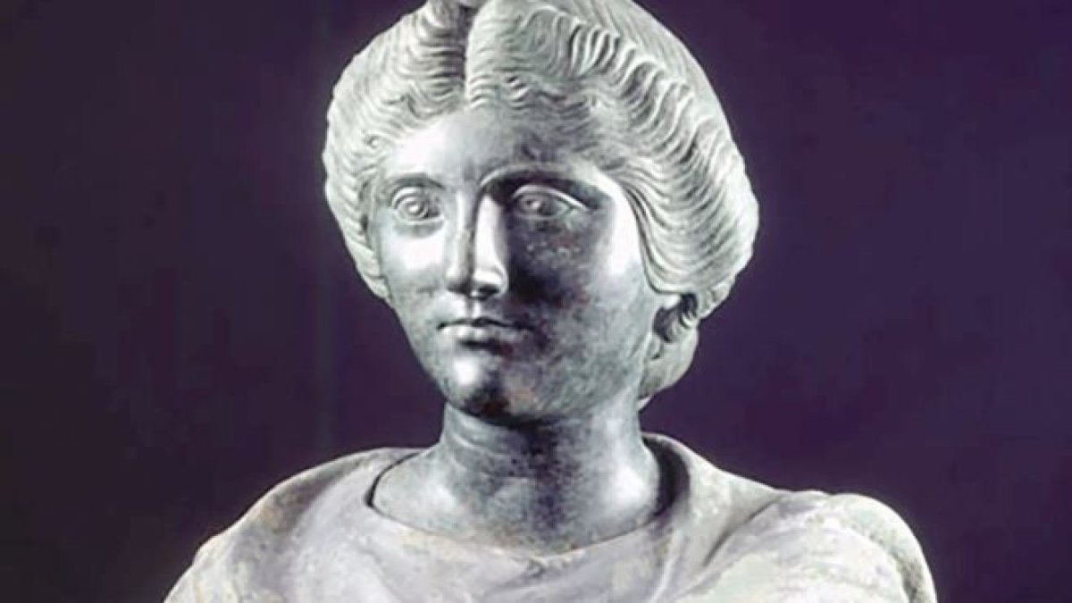 Amerika’da saklanan kraliçe evine dönüyor