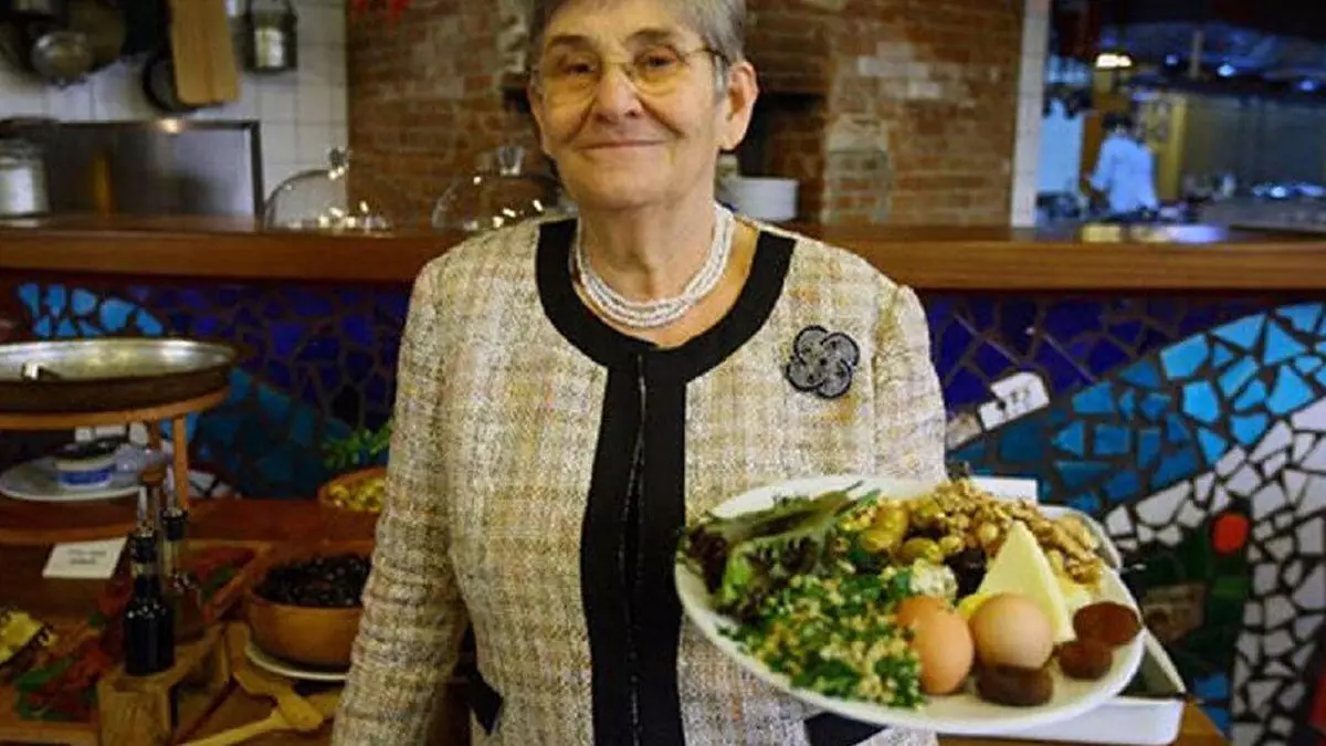 Canan Karatay'dan geceye kadar tok tutan tarif! Ekmeksiz diyet yapamayanlar bununla dal gibi kalıyor