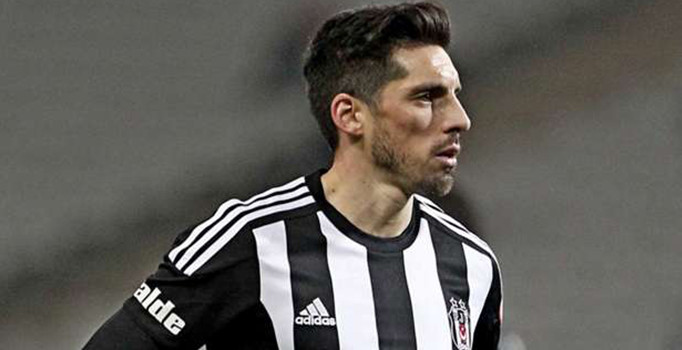 Beşiktaş'ın Jose Sosa'yı ikna turları sürüyor