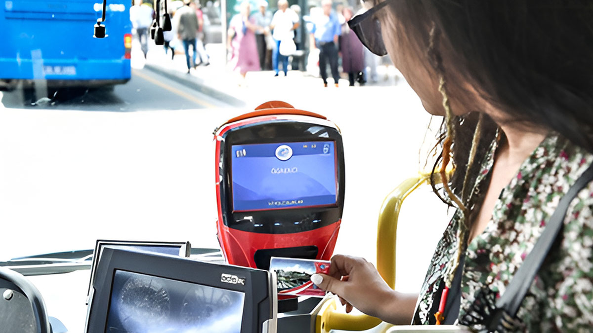 Halk otobüsleri öğrencilere ücretsiz oldu! Büyük müjdeyi belediye başkanı bizzat açıkladı