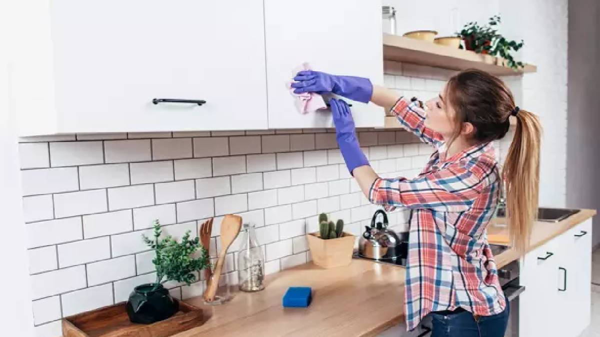 İnatçı yağ lekelerinden bir çırpıda kurtulun! Dolapları bile yerinden sökecek o formül bulundu: Hemen deneyin