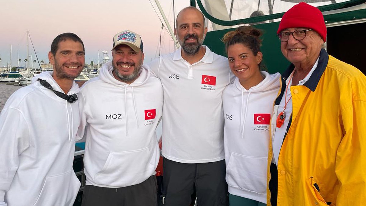 İki Türk yüzücü Catalina Kanalı'nı yüzerek geçti