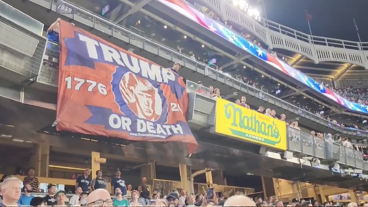 ABD’de beyzbol maçında dikkat çeken pankart: Ya Trump ya ölüm!