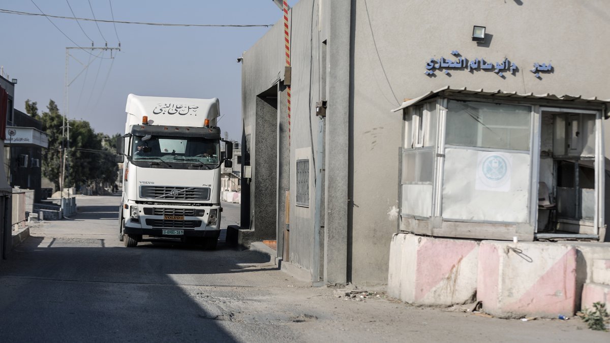 Batı Şeria'daki sınır kapısı mal girişine açılıyor