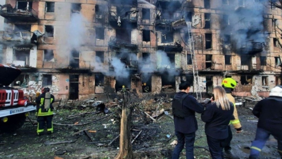 Rusya şehir merkezine füze yağdırdı! Ukrayna'da yine ölü ve yaralılar var
