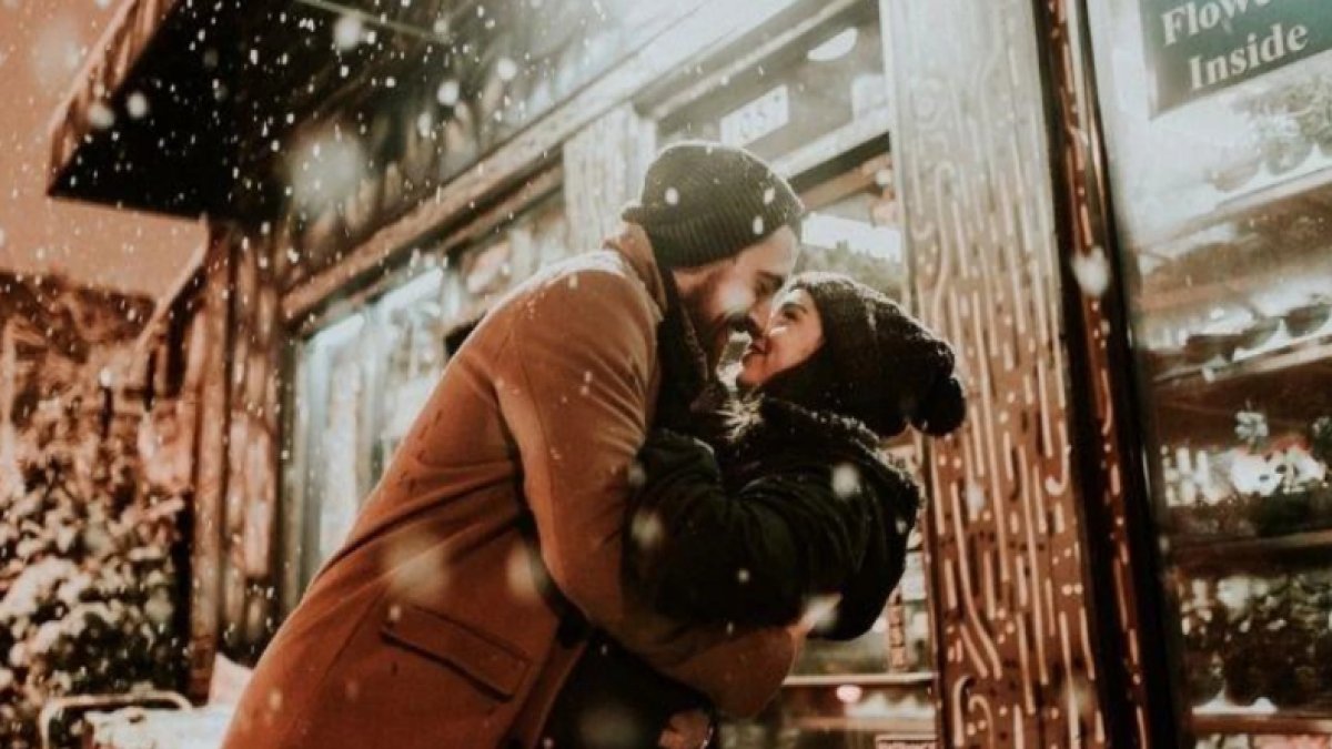 Rüyada Eski Sevgiliyle Öpüşmek: Anlamları ve Yorumları