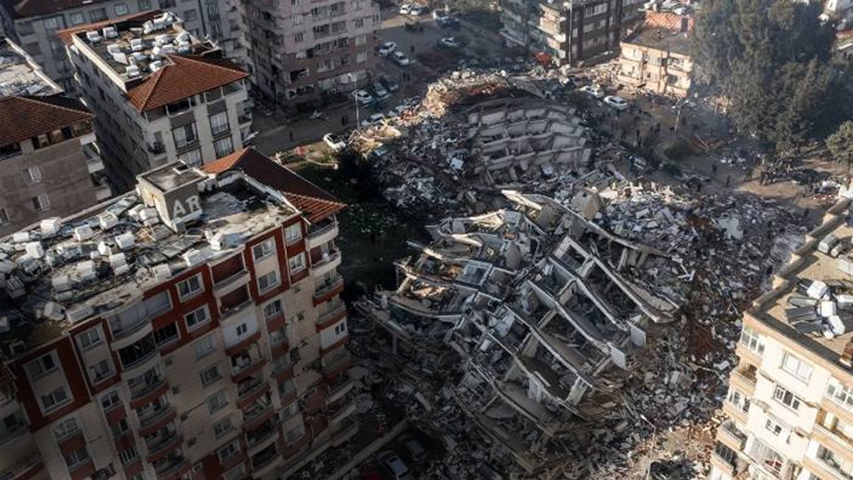 Depremde 44 kişiye mezar olmuştu... Saitbey Sitesi'nin 'intihar' gibi bilirkişi raporu