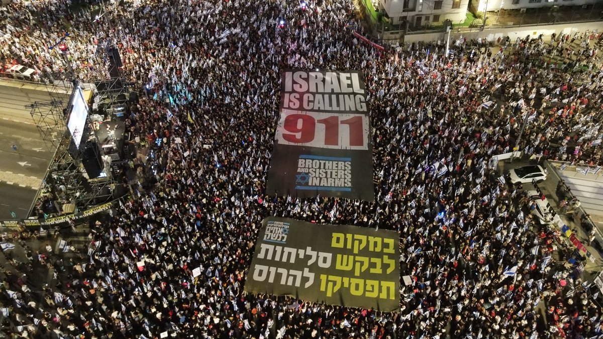 İsrail'deki protestolarda bir araç göstericilerin arasına daldı: 1 kadın yaralandı