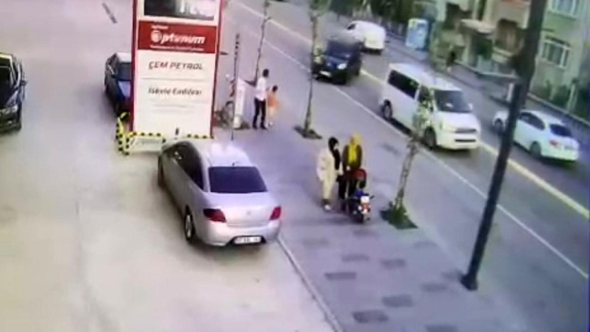 Van'da feci kaza: Bebek arabasıyla havaya savruldular