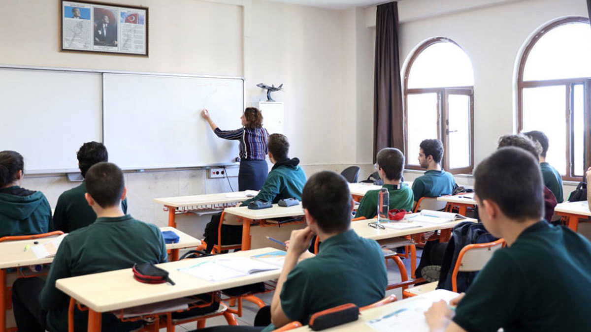 MEB açıkladı: Okullarda sınavlar artık böyle yapılacak! Yönetmelik değişti, milyonlarca öğrenciyi ilgilendiriyor