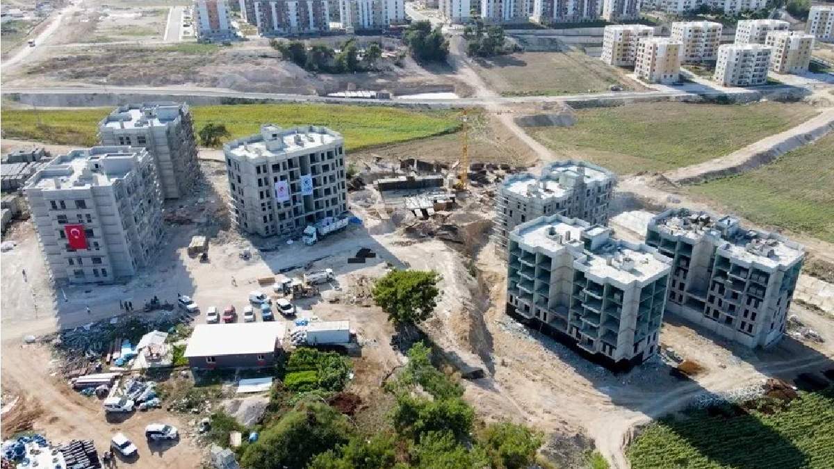 Bakan Özhaseki deprem konutlarında beklenen haberi duyurdu, o tarihte sahiplerine teslim edilecek